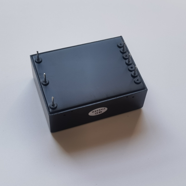 ACDC电源模块 ±5V,±12V,±15V,±24V 15W 插针式，金属壳 MAC15-D12W